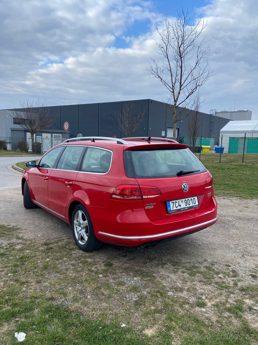 2011 Volkswagen PASSAT - 2