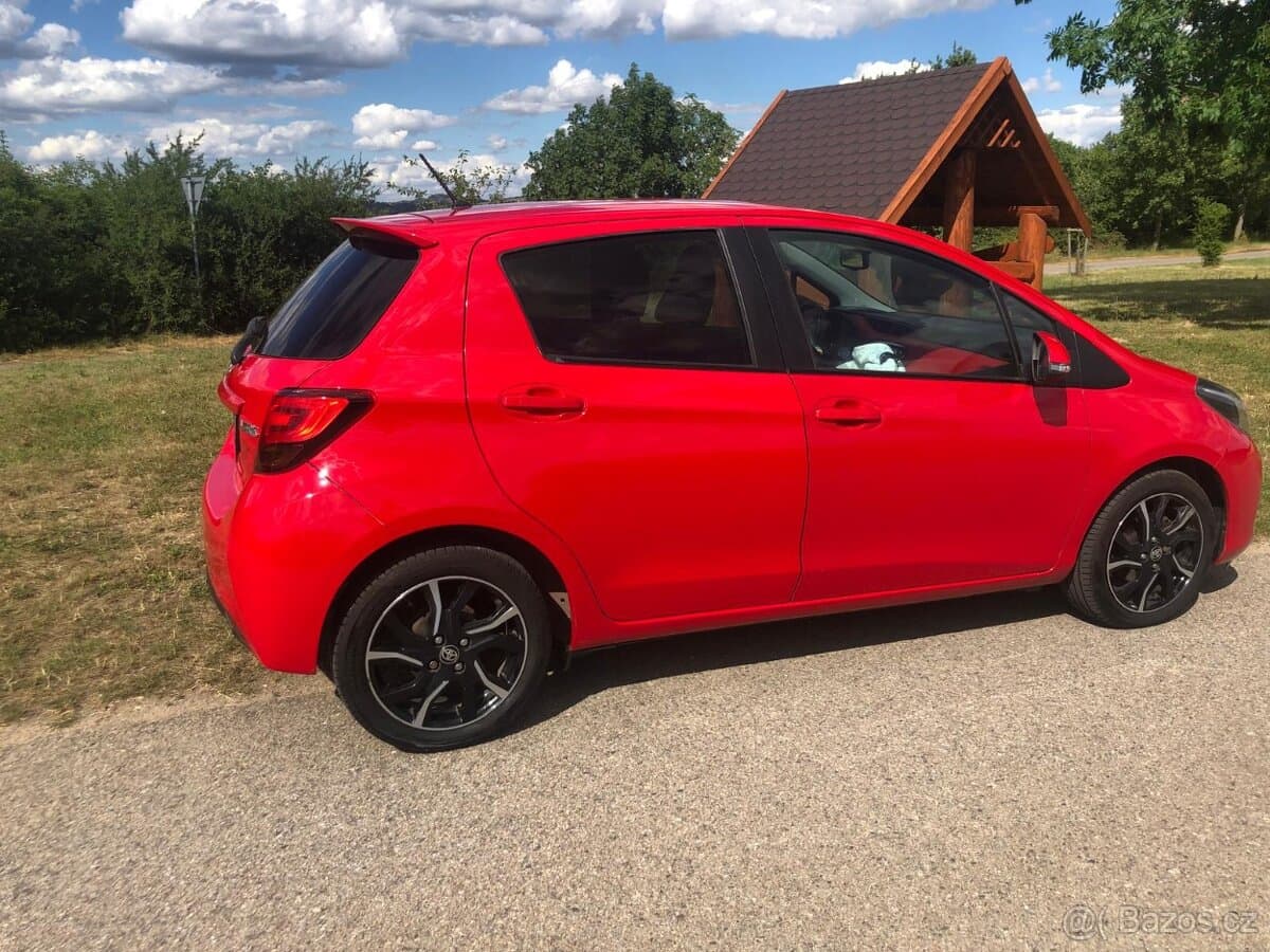 2015 Toyota YARIS - 2