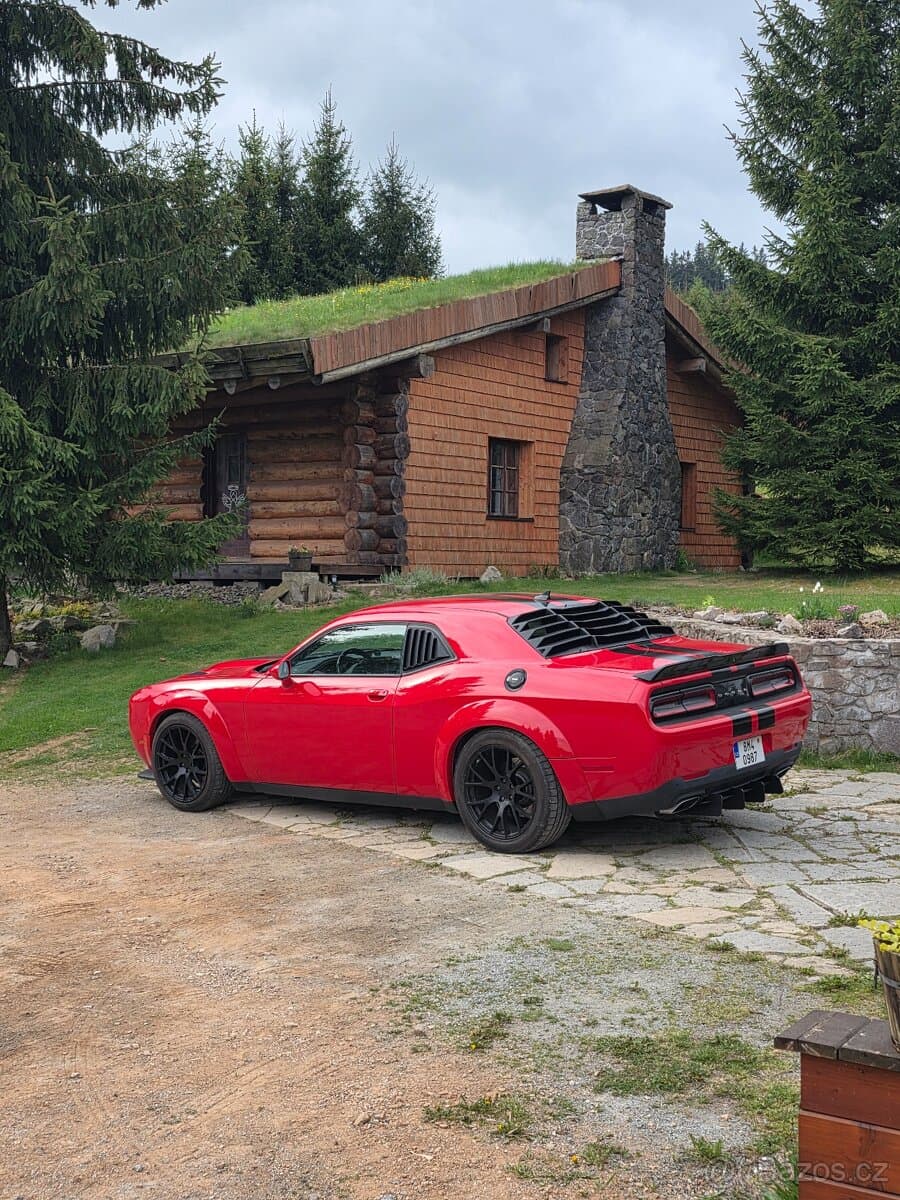 2018 Dodge CHALLENGER - 2