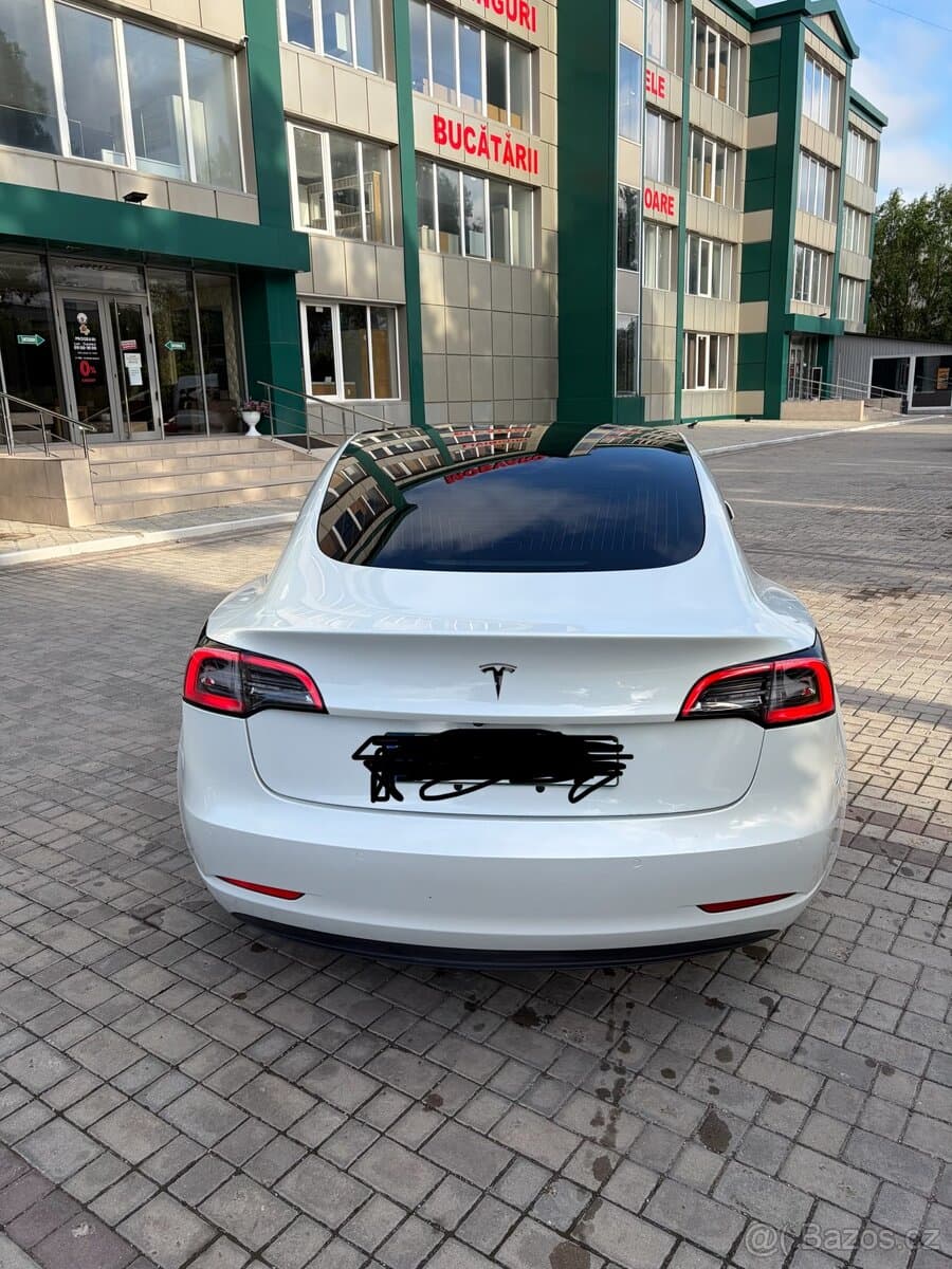 Tesla MODEL 3 - 2