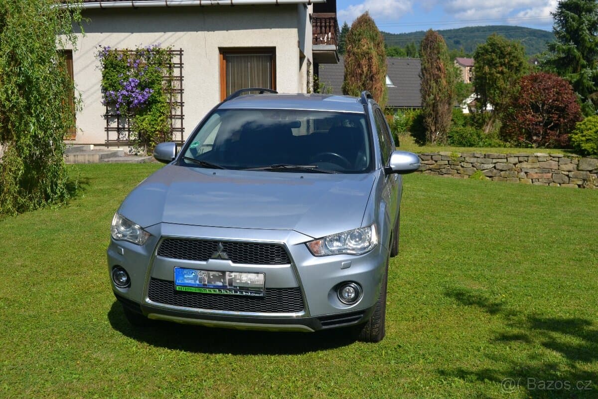 2013 Mitsubishi OUTLANDER - 2