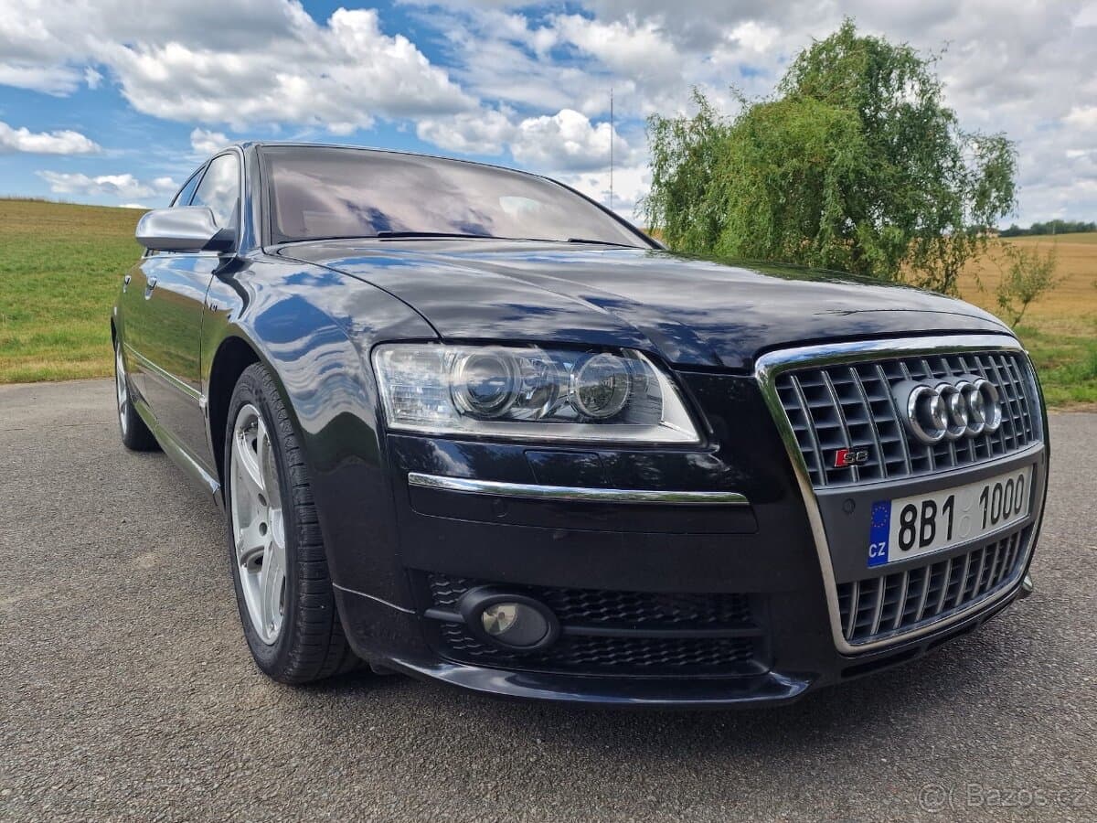 2006 Audi S8 - 2
