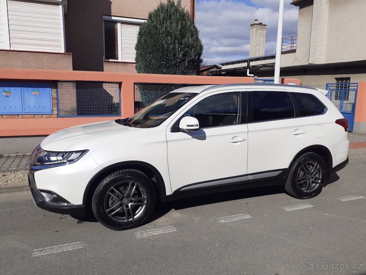 2021 Mitsubishi OUTLANDER - 2