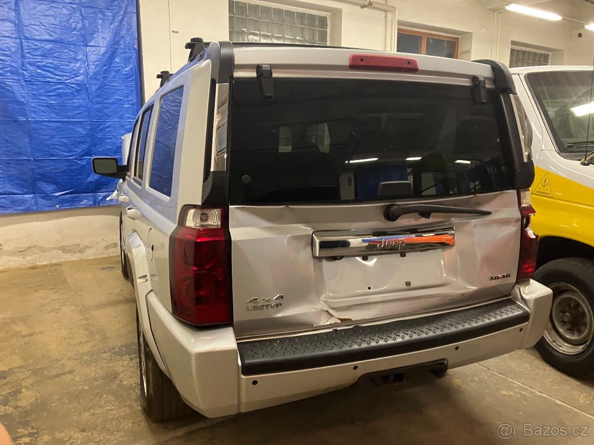 2010 Jeep COMMANDER - 2