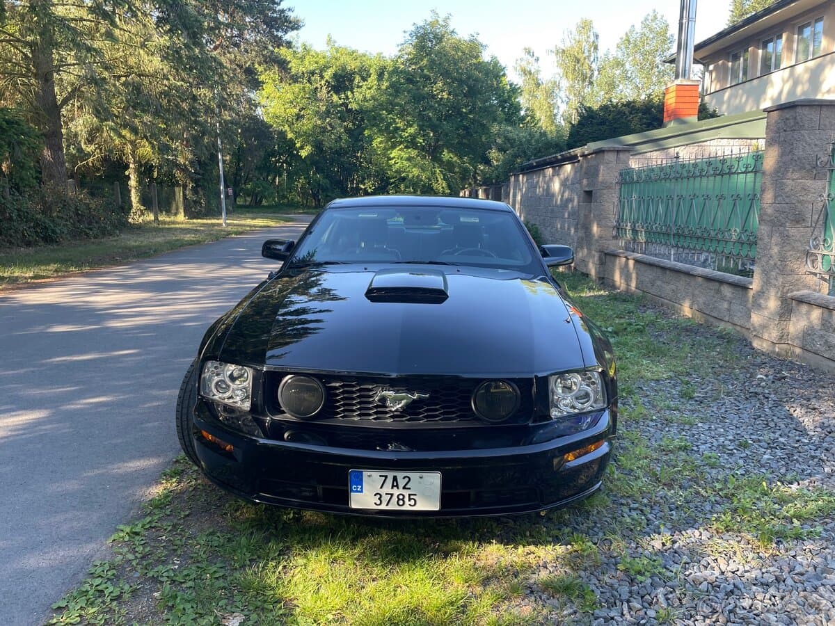 2007 Ford GT - 2
