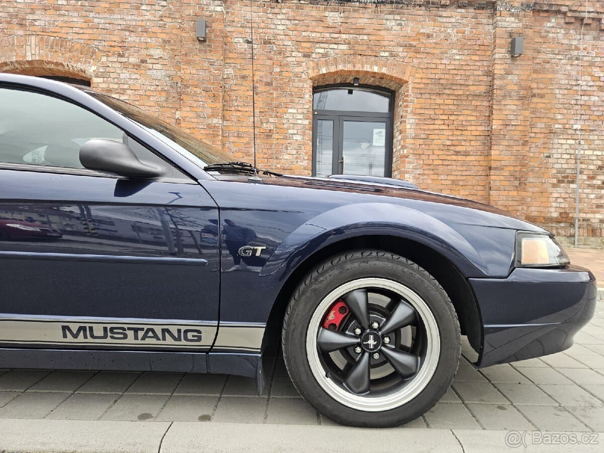 2001 Ford MUSTANG - 2