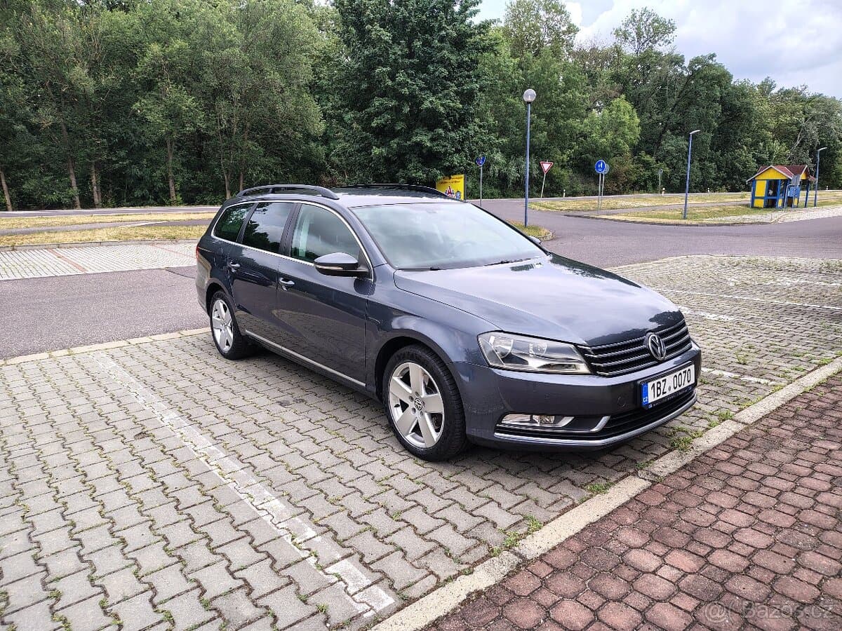 2011 Volkswagen PASSAT - 2