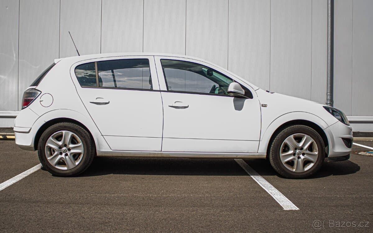 2011 Opel ASTRA - 2
