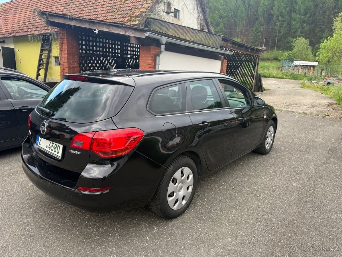 2011 Opel ASTRA - 2