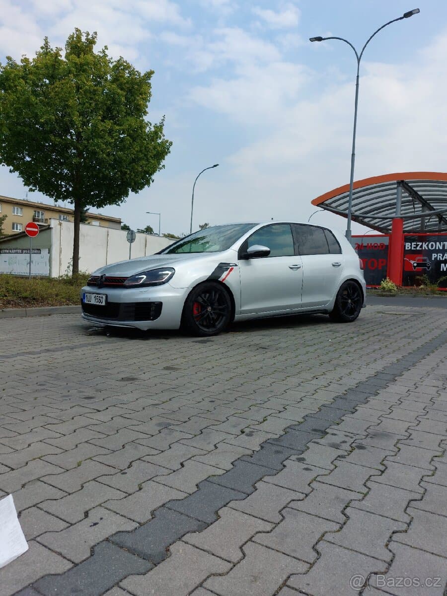 Volkswagen GOLF - 2