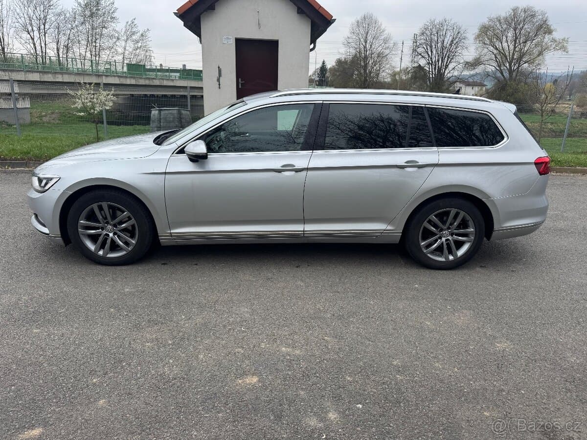 2017 Volkswagen PASSAT - 2