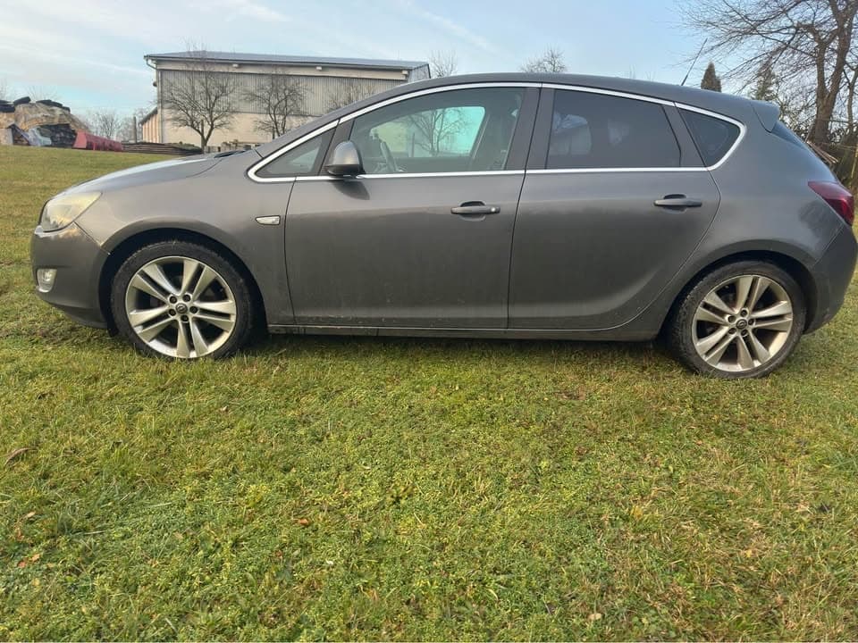 2010 Opel ASTRA - 2