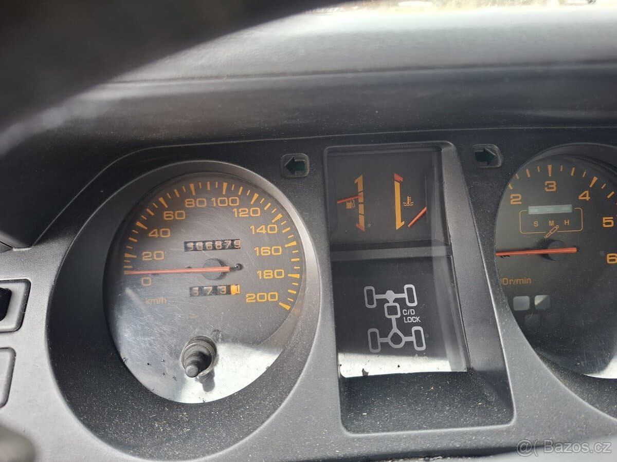 1996 Mitsubishi PAJERO - 2