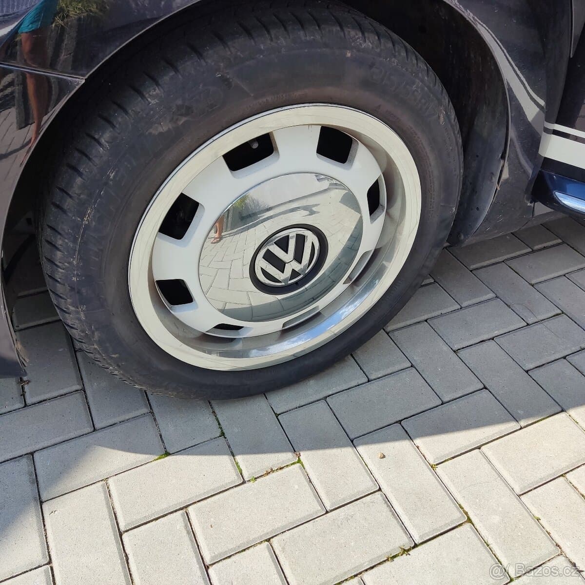 2012 Volkswagen BEETLE - 2