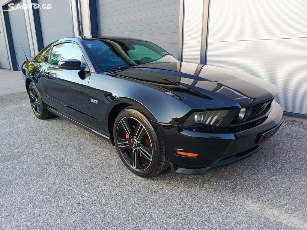 2011 Ford MUSTANG - 2