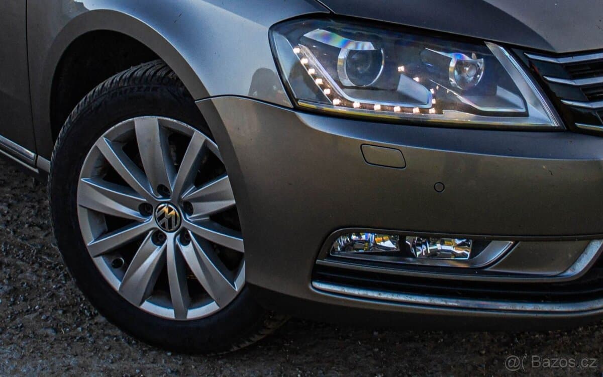 2012 Volkswagen PASSAT - 2