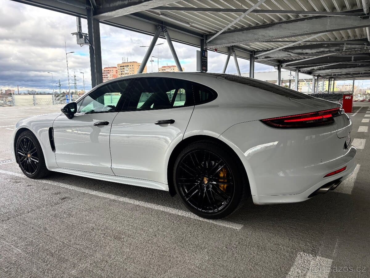 2017 Porsche PANAMERA - 2