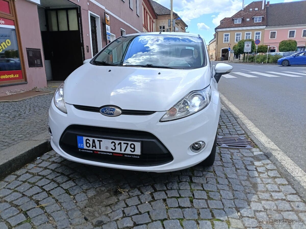 2010 Ford FIESTA - 2