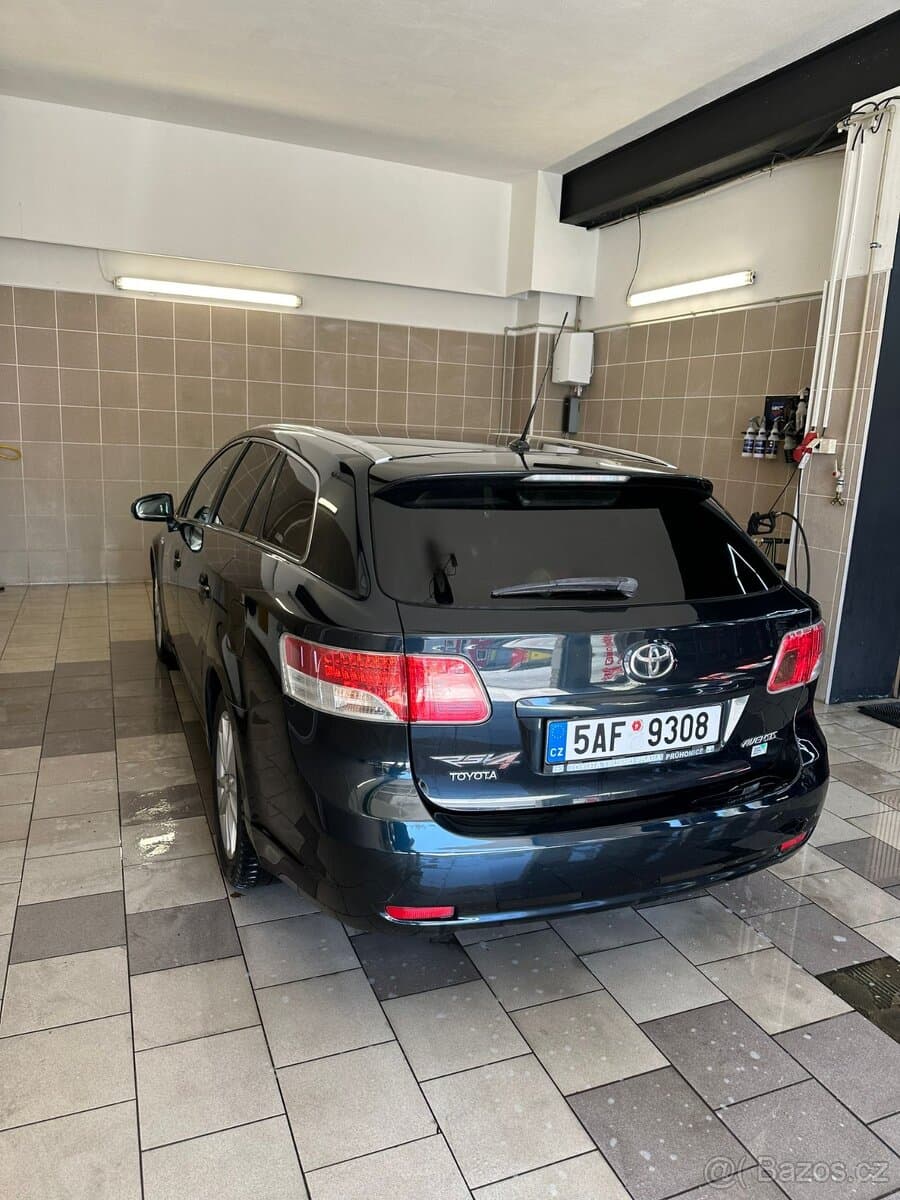 2011 Toyota AVENSIS - 2