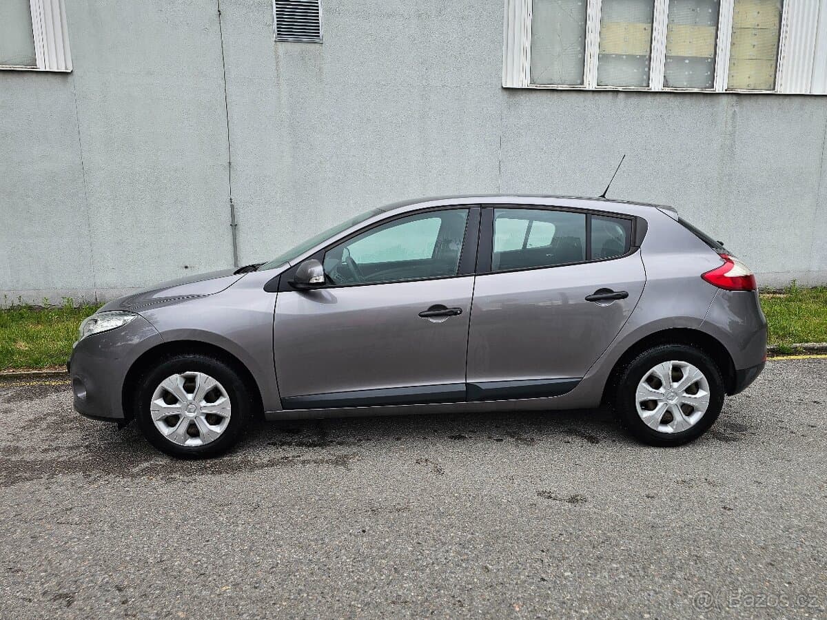 2010 Renault MEGANE - 2