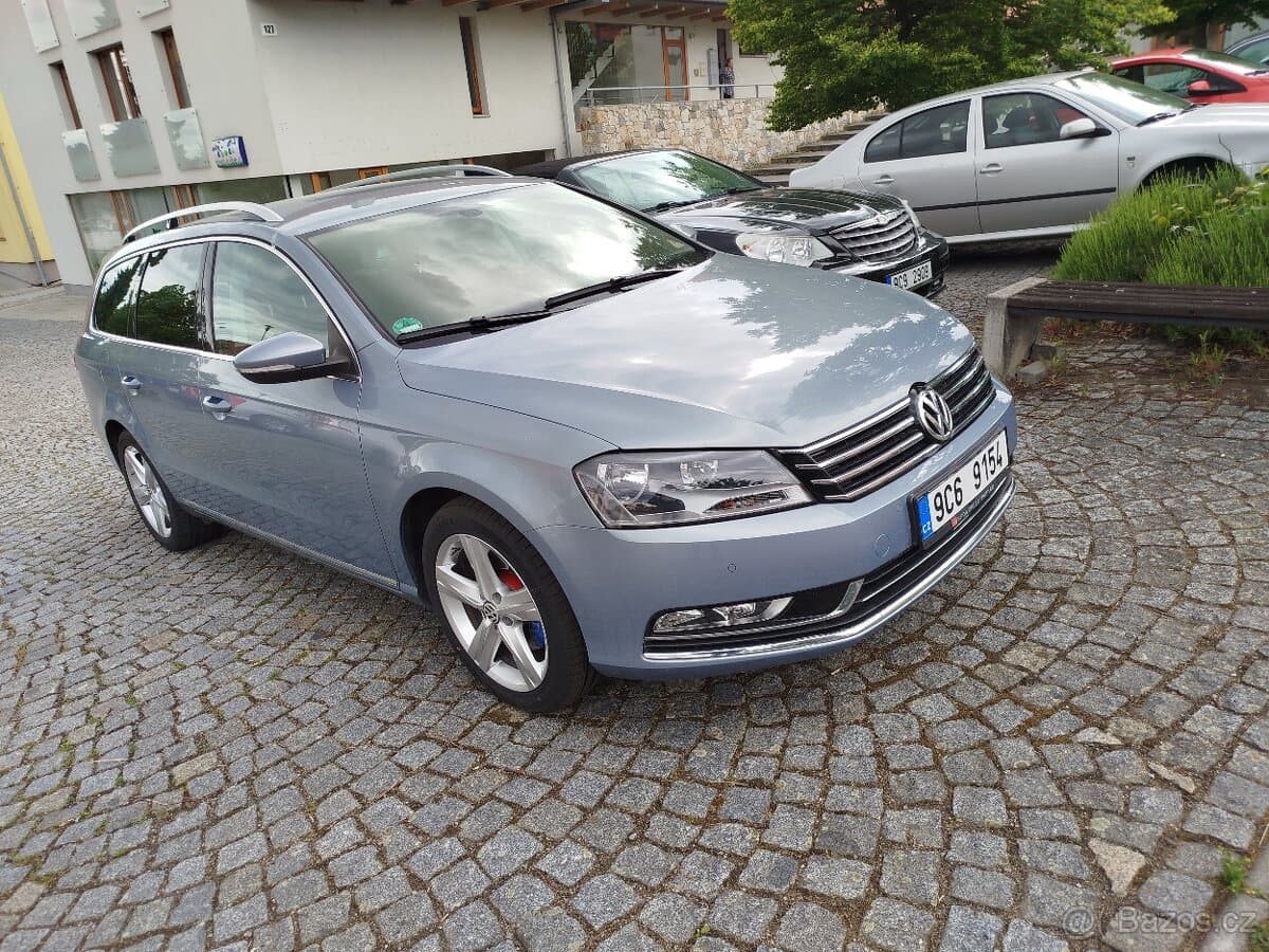 2011 Volkswagen PASSAT - 2