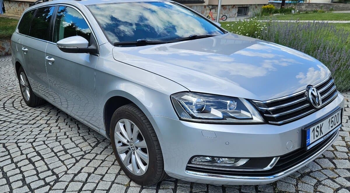 2011 Volkswagen PASSAT - 2