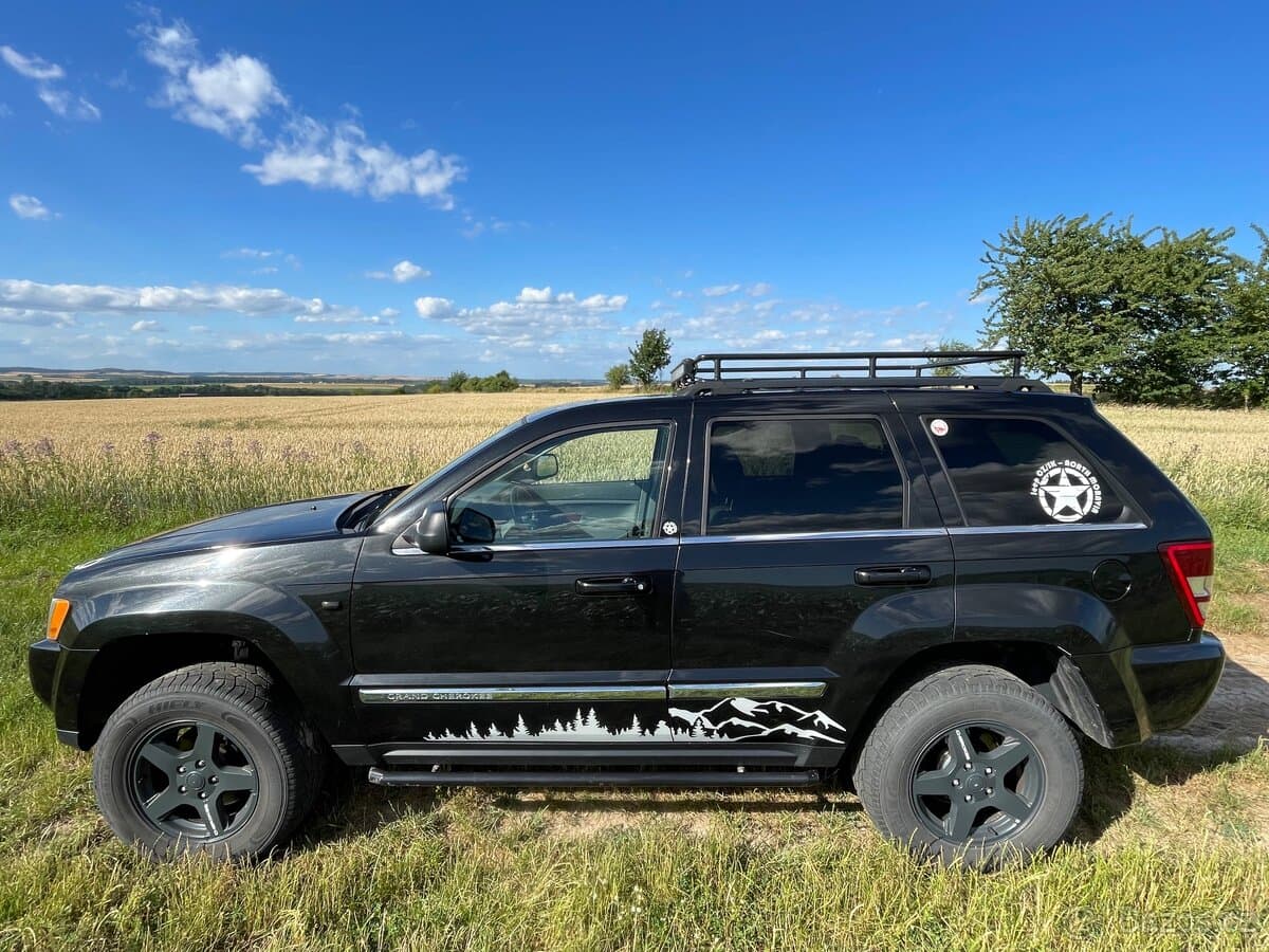 2005 Jeep CHEROKEE - 2