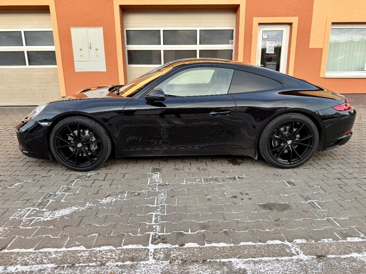 2018 Porsche 911 - 2