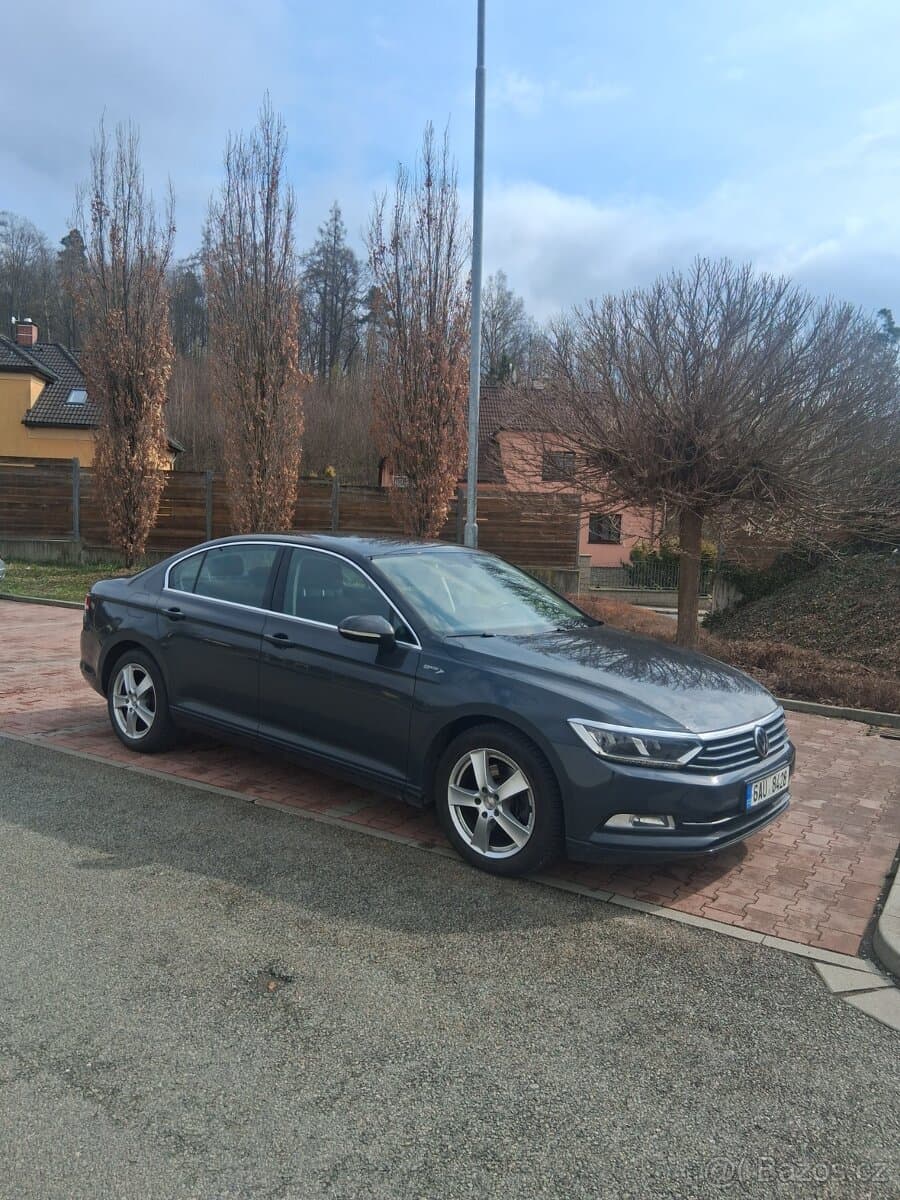 2018 Volkswagen PASSAT - 2