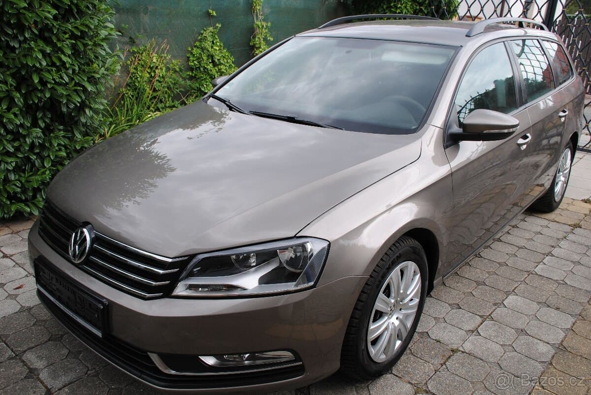 2011 Volkswagen PASSAT - 2