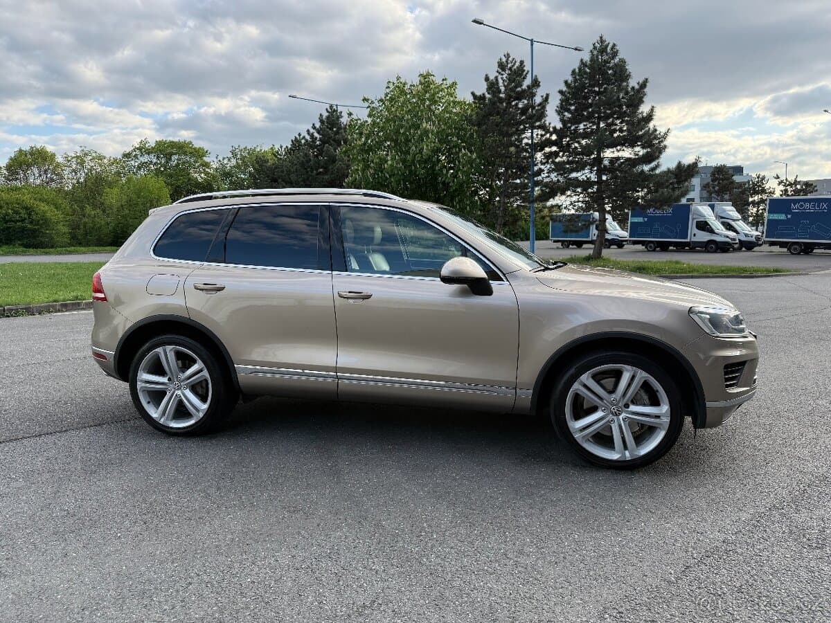 2015 Volkswagen TOUAREG - 2