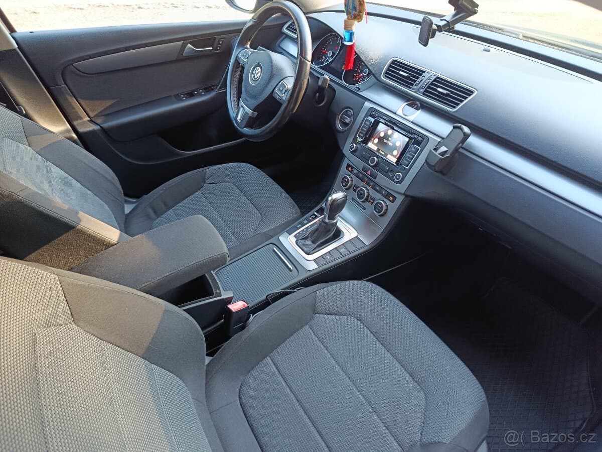 2012 Volkswagen PASSAT - 2