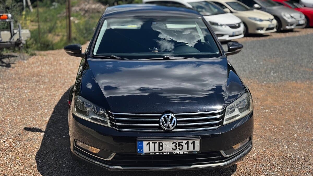 2011 Volkswagen PASSAT - 2