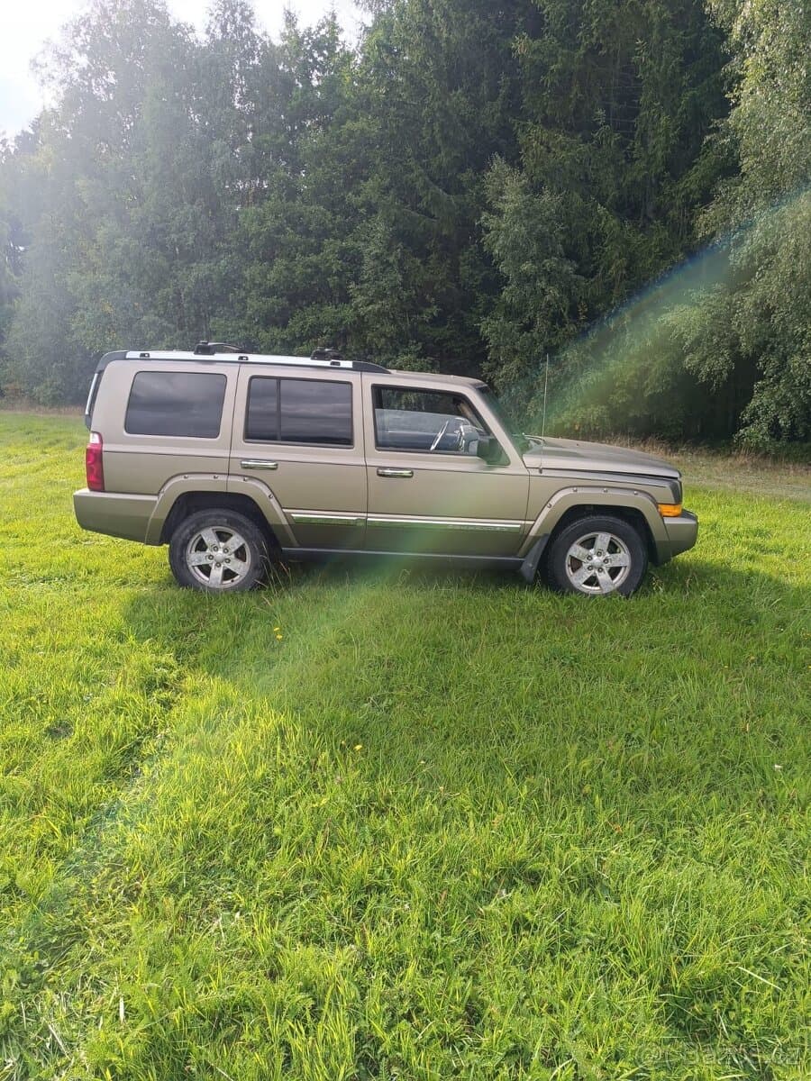 2006 Jeep COMMANDER - 2