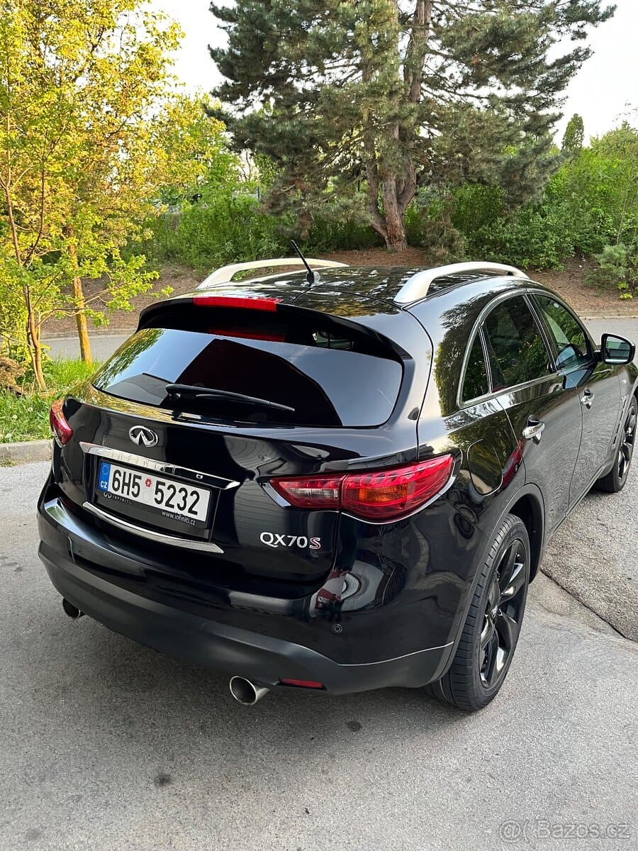 2016 Infiniti QX70 - 2