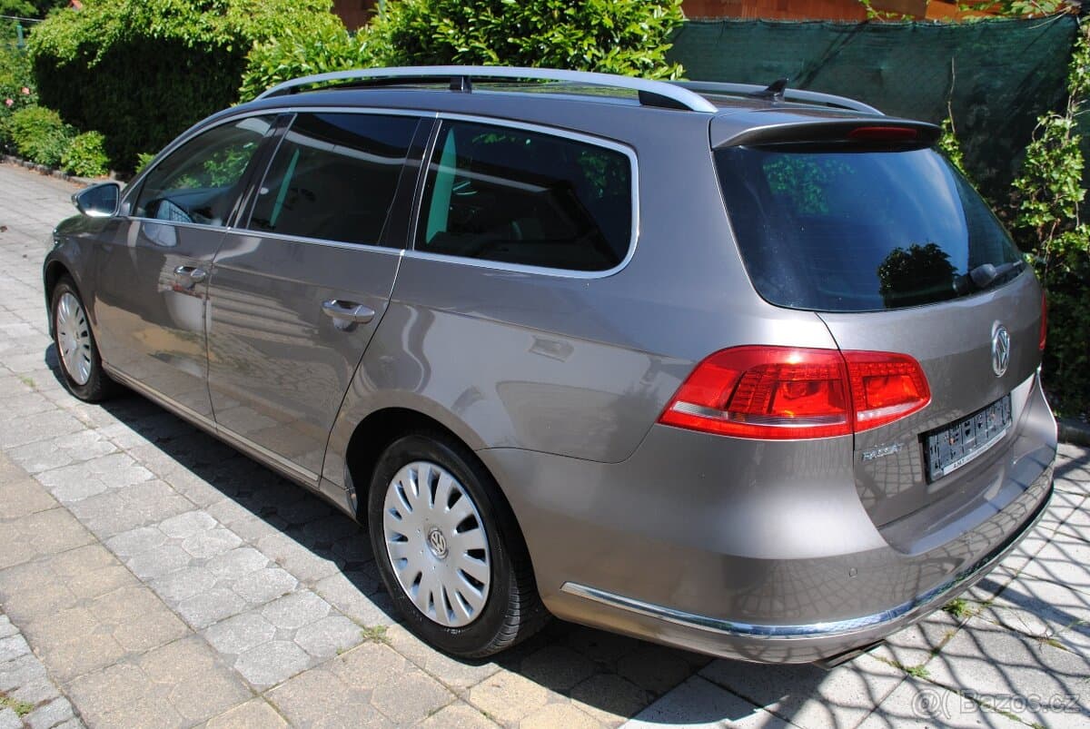 2011 Volkswagen PASSAT - 2
