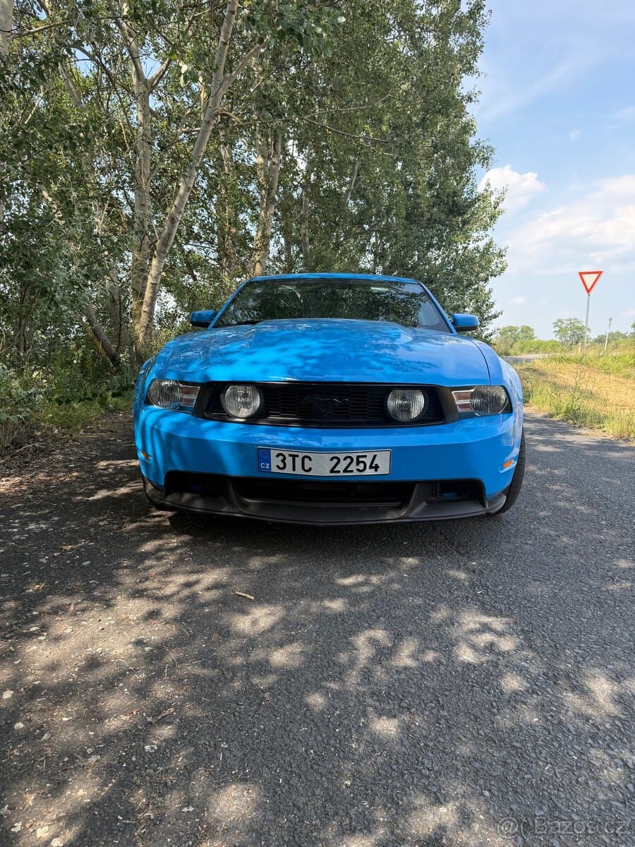 2010 Ford GT - 2