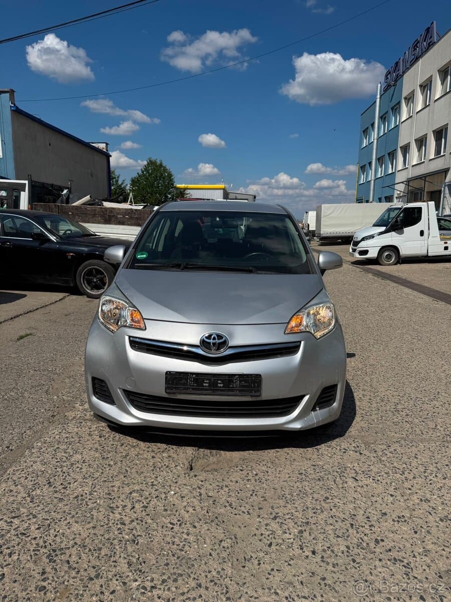 2011 Toyota VERSO - 2