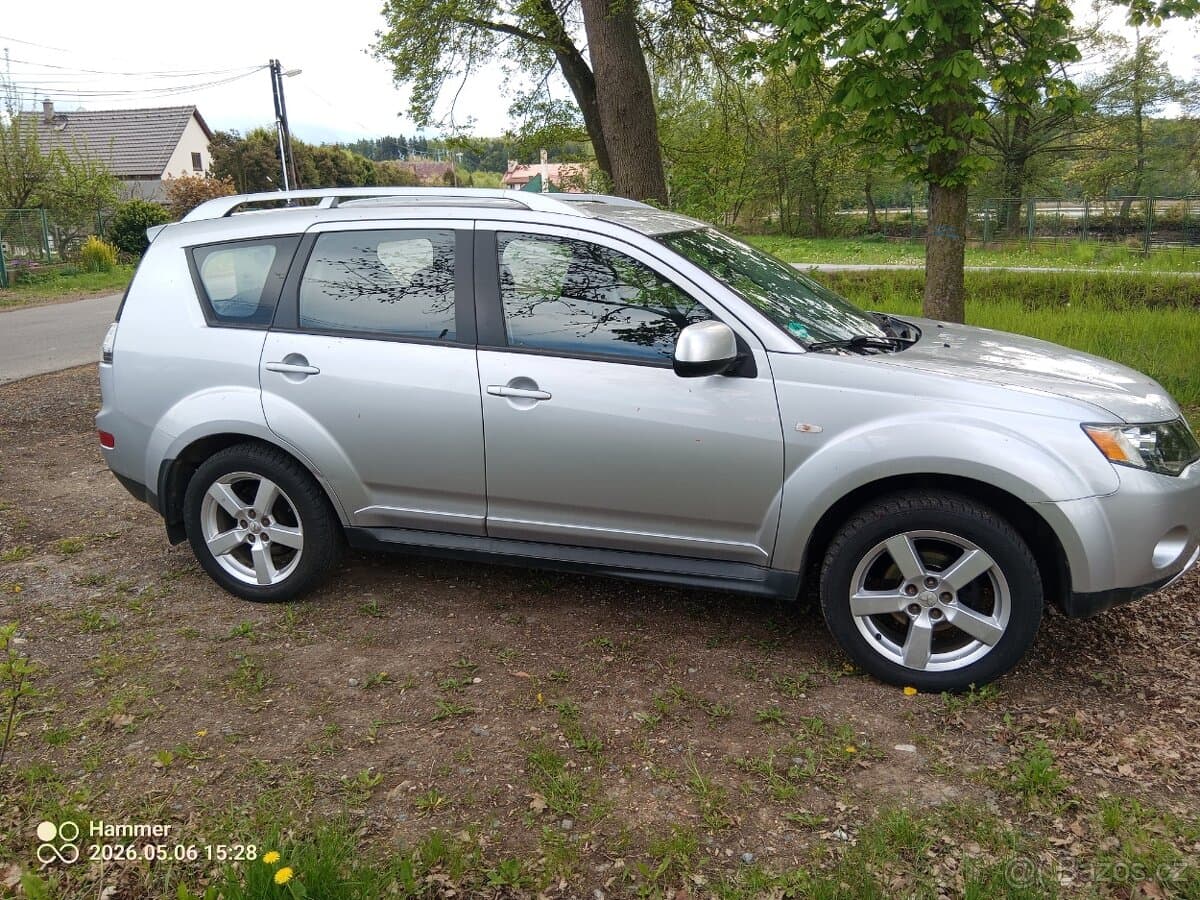 2010 Mitsubishi OUTLANDER - 2