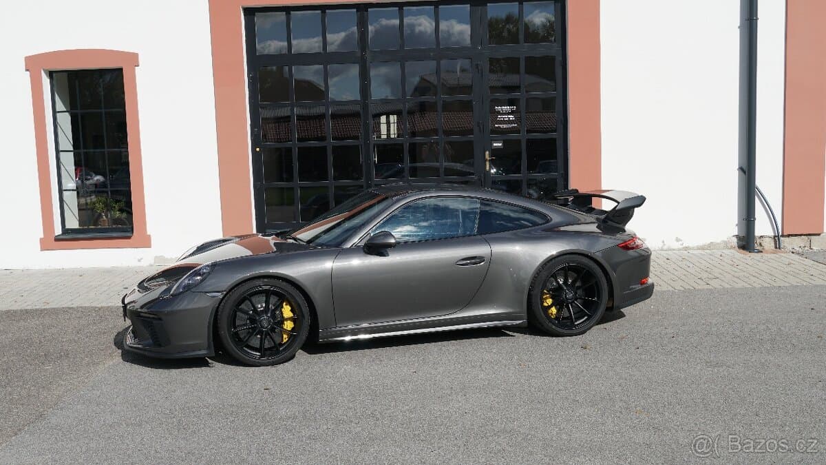 2017 Porsche 911 - 2