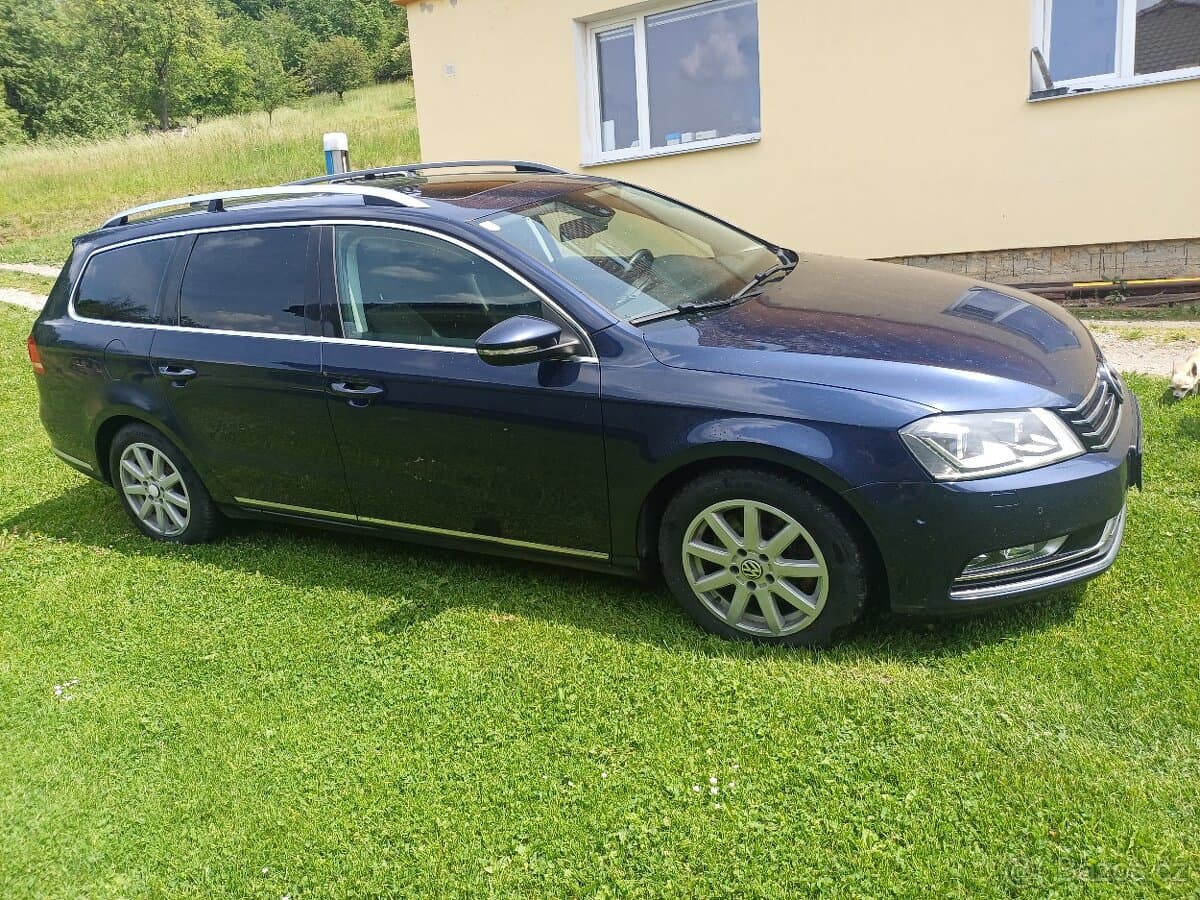 2011 Volkswagen PASSAT - 2