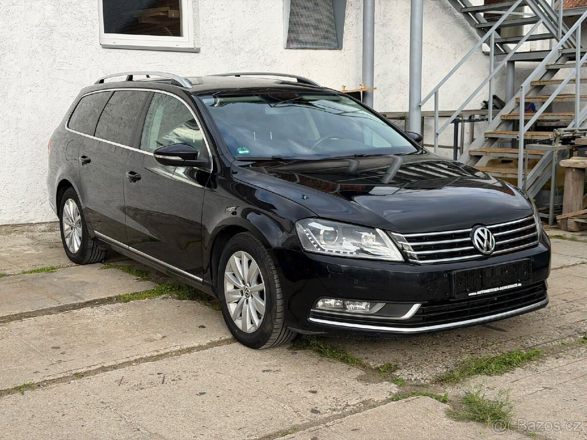 2011 Volkswagen PASSAT - 2