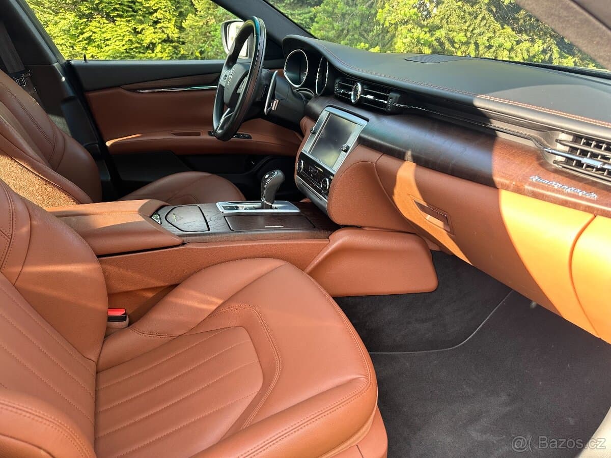 Maserati QUATTROPORTE - 2