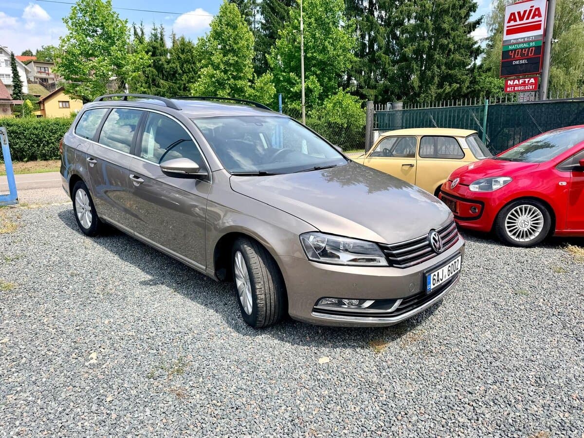 2011 Volkswagen PASSAT - 2