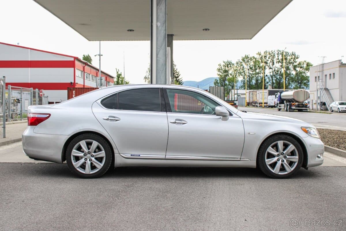 2010 Lexus LS - 2