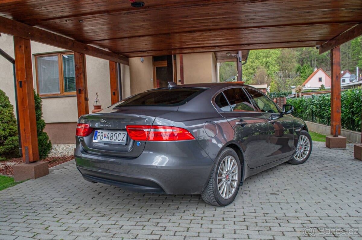 2017 Jaguar XE - 2