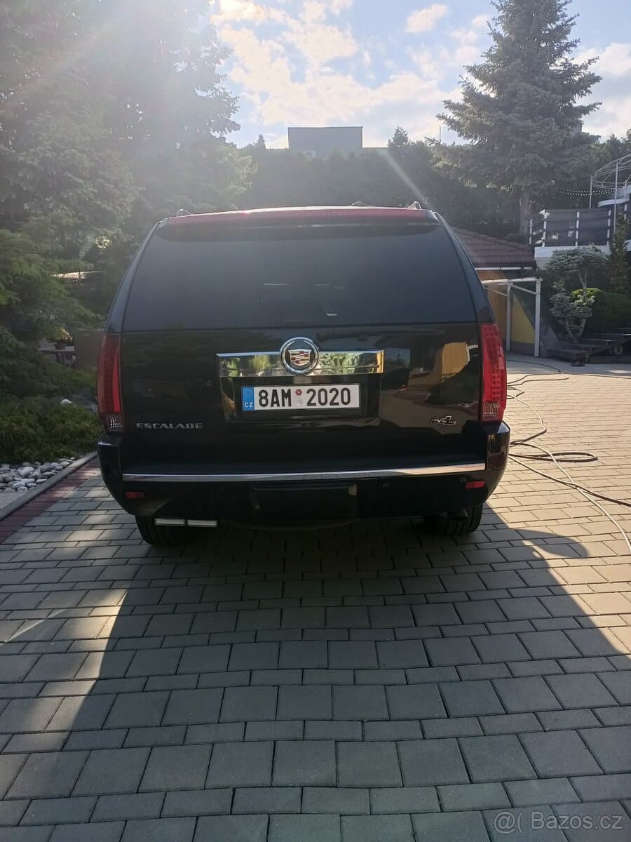 Cadillac ESCALADE - 2