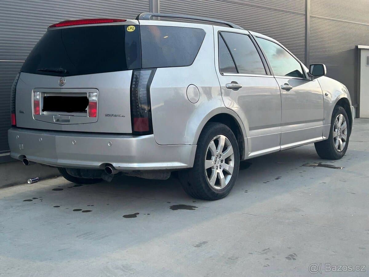 2005 Cadillac SRX - 2