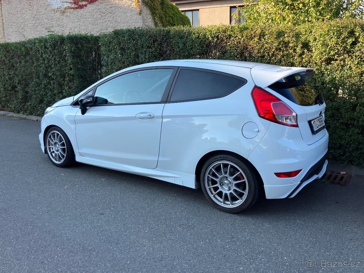 2015 Ford FIESTA - 2