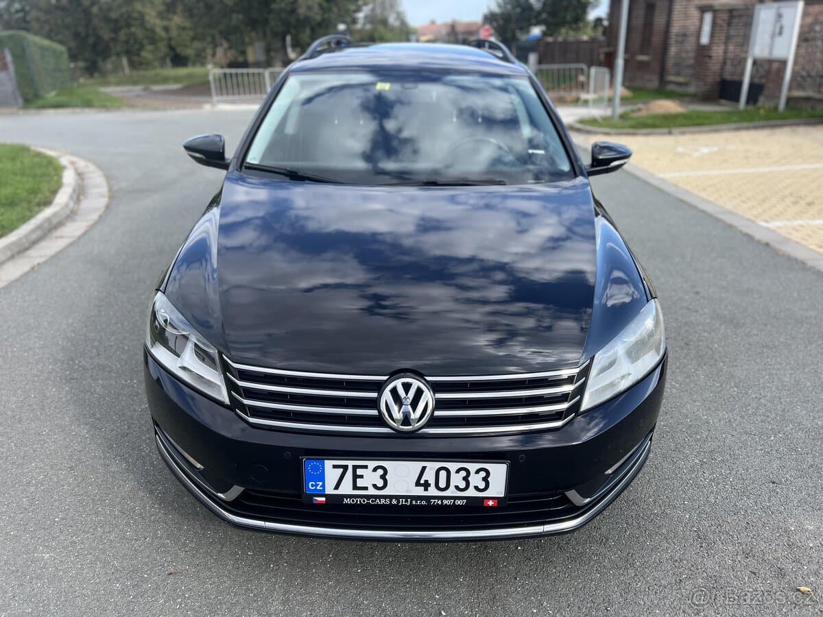 2011 Volkswagen PASSAT - 2